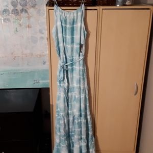 Cute flowy maxi dress!!